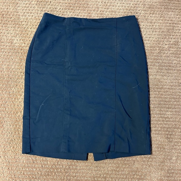 Van Heusen Dresses & Skirts - Navy skirt Van Heusen Sz 4 Stretch